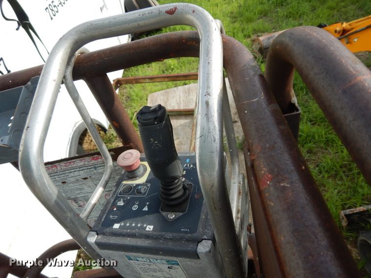 image for item DJ4293 1999 Genie  scissor lift