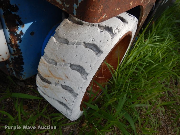 image for item DJ4293 1999 Genie  scissor lift