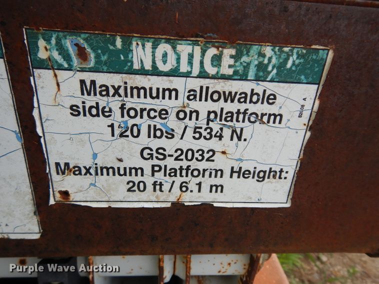 image for item DJ4293 1999 Genie  scissor lift