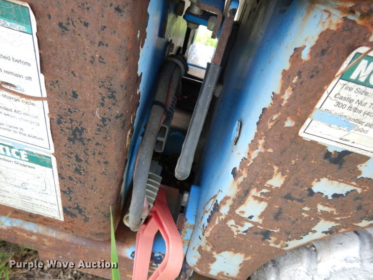 image for item DJ4293 1999 Genie  scissor lift