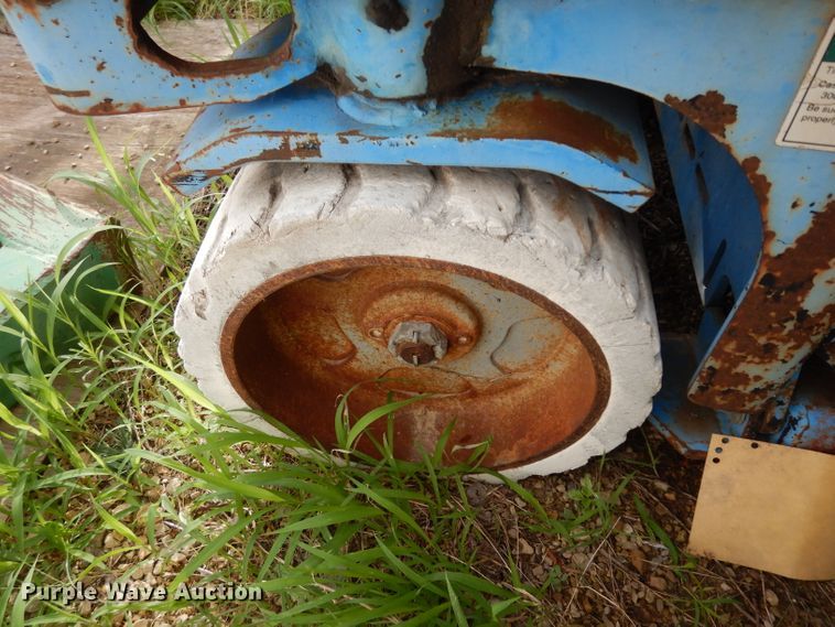 image for item DJ4293 1999 Genie  scissor lift