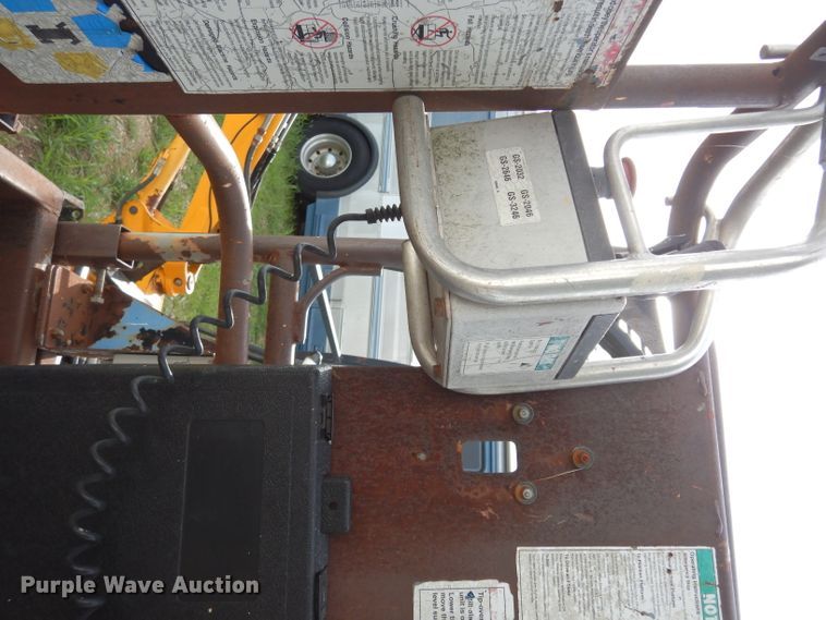 image for item DJ4293 1999 Genie  scissor lift