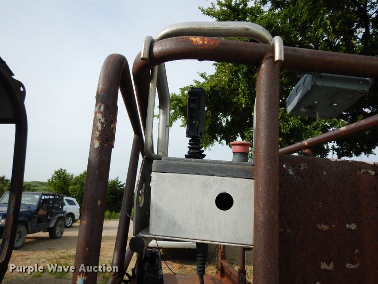 image for item DJ4293 1999 Genie  scissor lift