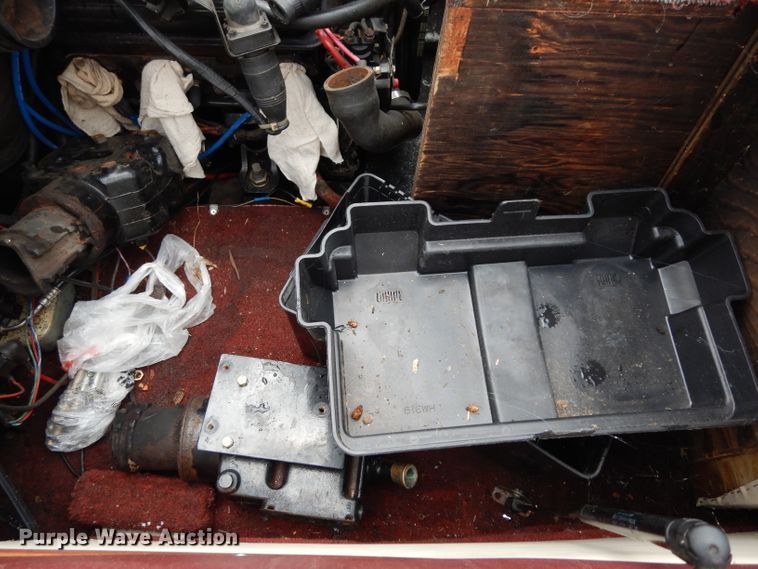 image for item DJ4303 1987 Mach 1  boat