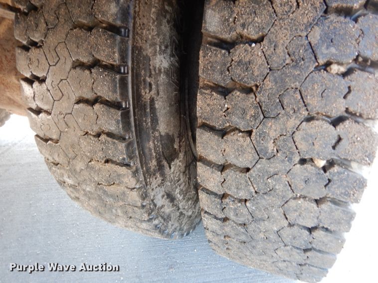 image for item DJ4306 2004 International FE300  school bus