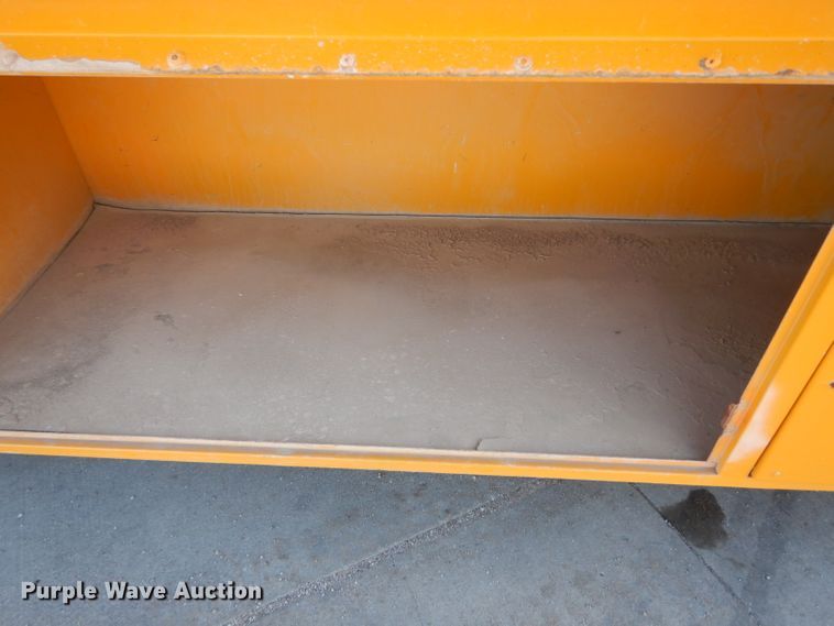 image for item DJ4306 2004 International FE300  school bus