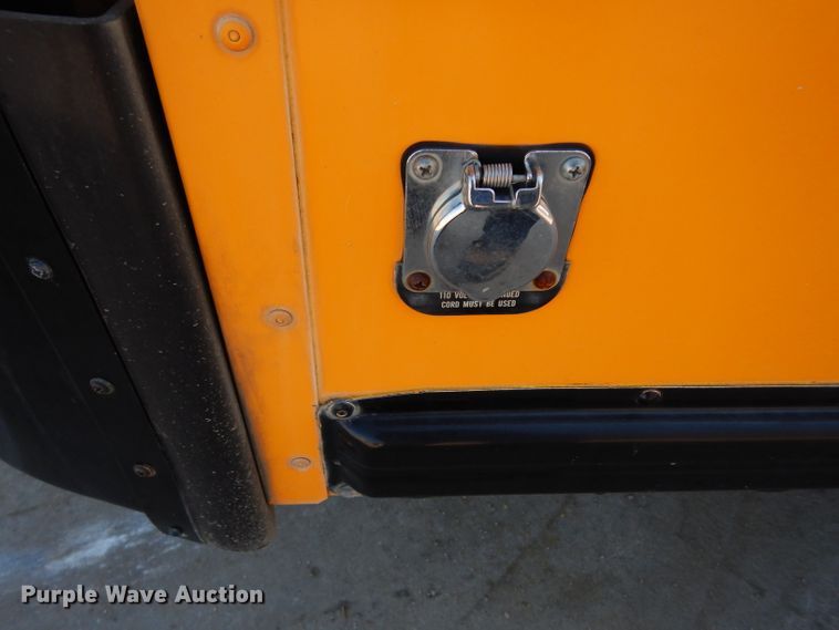 image for item DJ4306 2004 International FE300  school bus