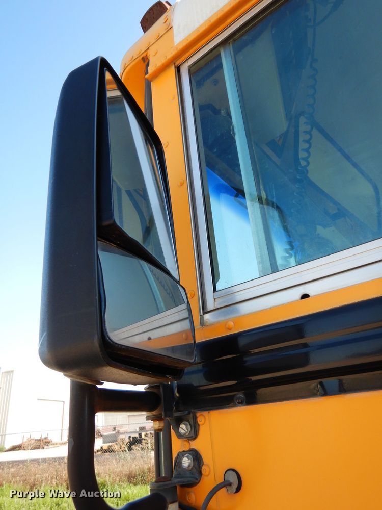 image for item DJ4306 2004 International FE300  school bus