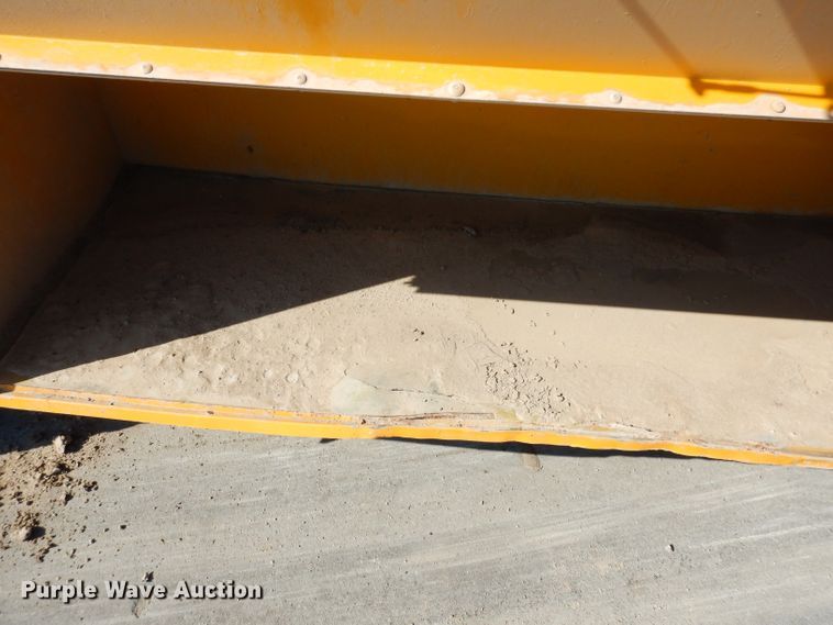 image for item DJ4306 2004 International FE300  school bus