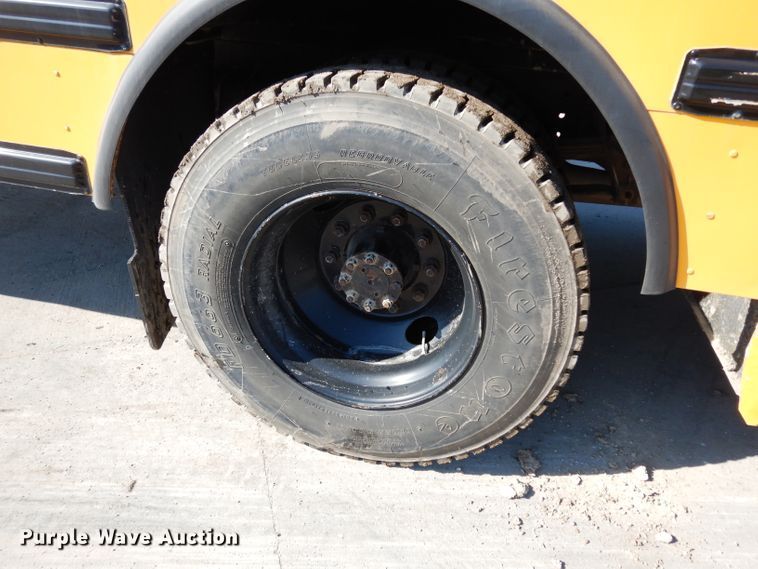 image for item DJ4306 2004 International FE300  school bus