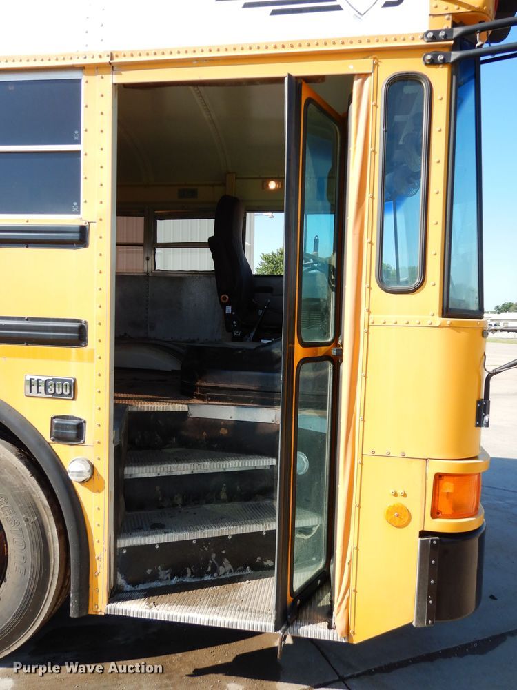 image for item DJ4306 2004 International FE300  school bus