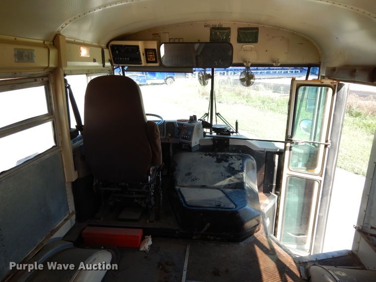 image for item DJ4306 2004 International FE300  school bus
