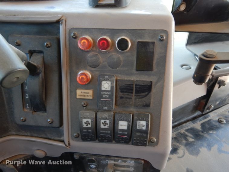 image for item DJ4306 2004 International FE300  school bus