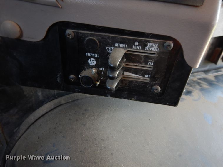 image for item DJ4306 2004 International FE300  school bus