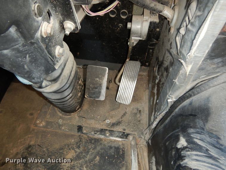 image for item DJ4306 2004 International FE300  school bus