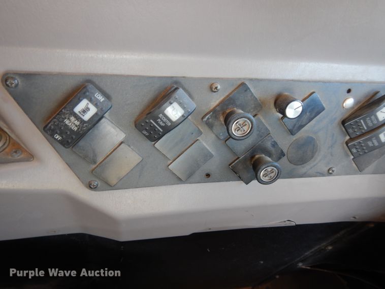 image for item DJ4306 2004 International FE300  school bus