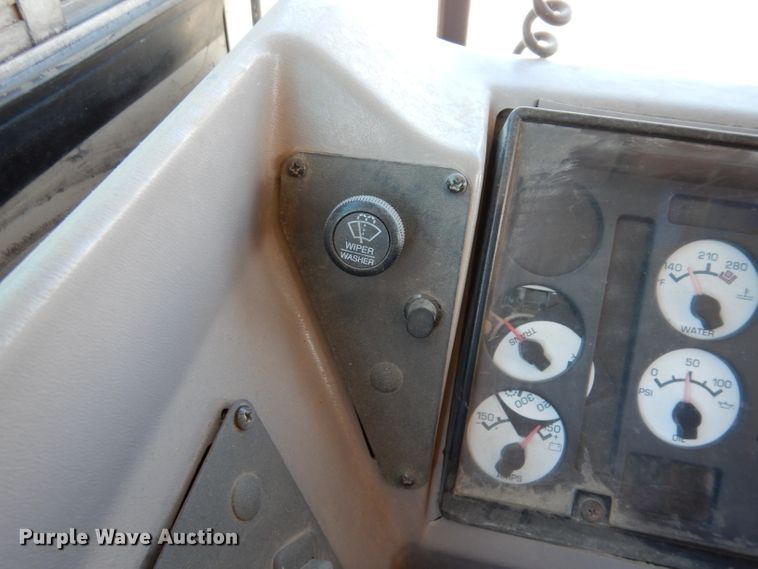 image for item DJ4306 2004 International FE300  school bus