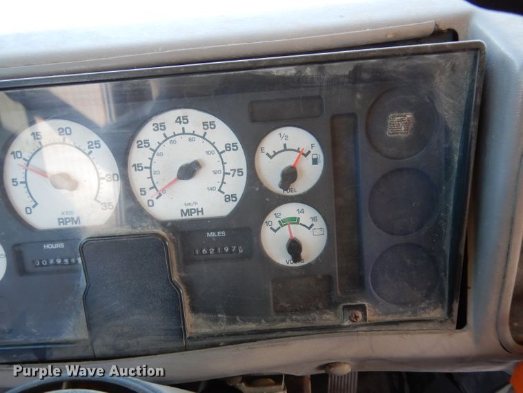 image for item DJ4306 2004 International FE300  school bus