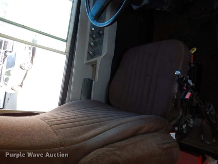 image for item DJ4306 2004 International FE300  school bus