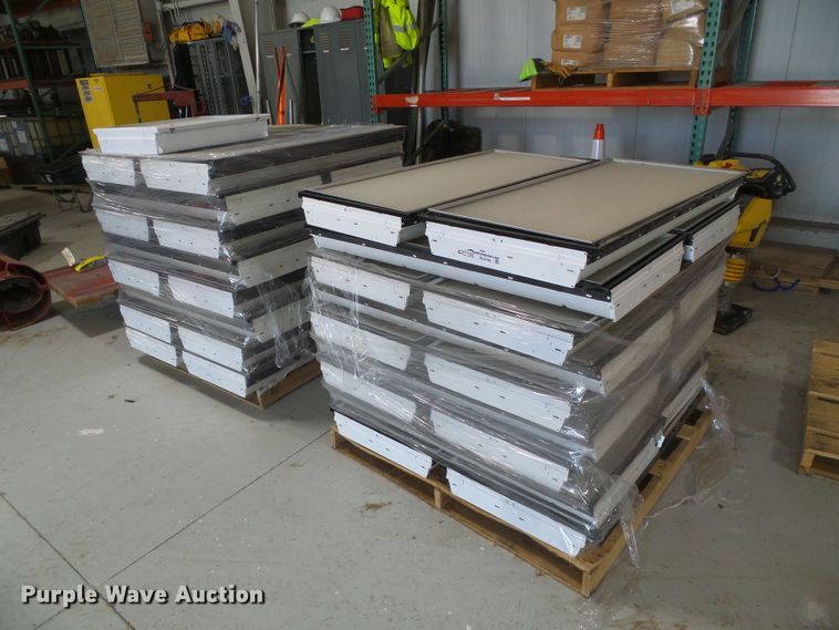 image for item EL9190 Approximately 80 florescent light fixture