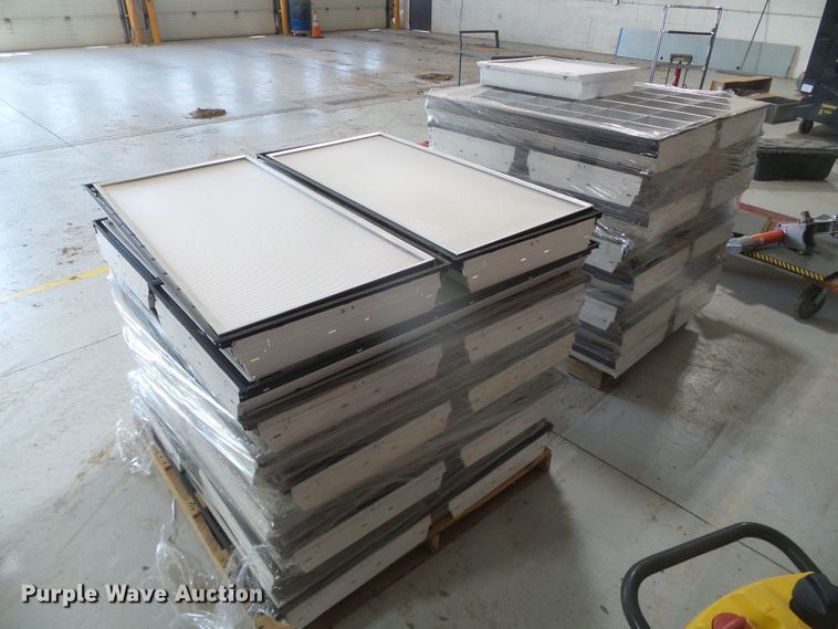 image for item EL9190 Approximately 80 florescent light fixture