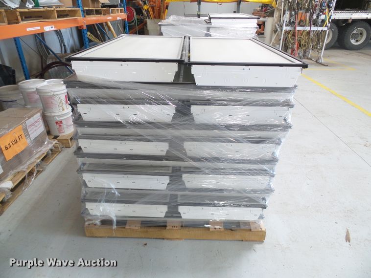 image for item EL9190 Approximately 80 florescent light fixture