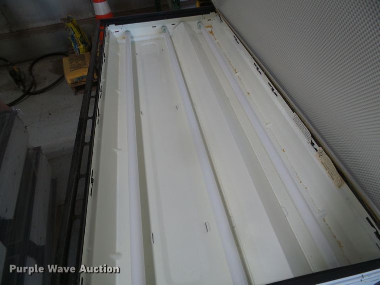 image for item EL9190 Approximately 80 florescent light fixture