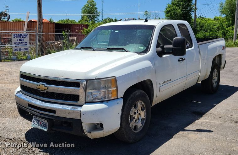 image for item EL9912 2010 Chevrolet Silverado 1500  Ext. Cab pickup truck