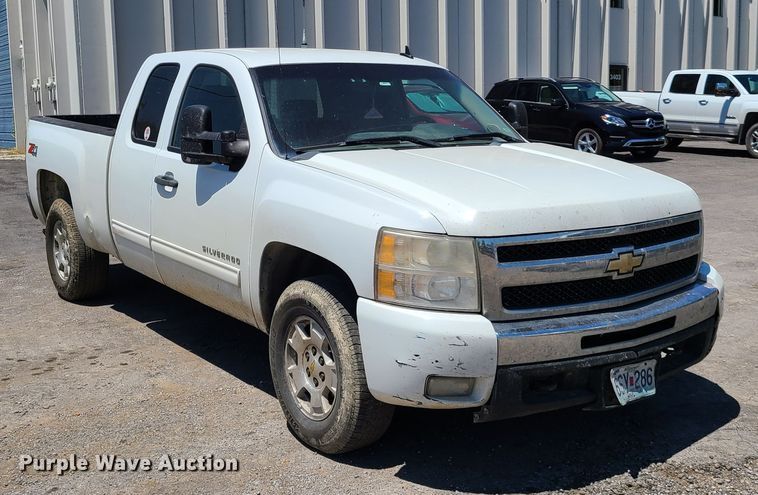 image for item EL9912 2010 Chevrolet Silverado 1500  Ext. Cab pickup truck