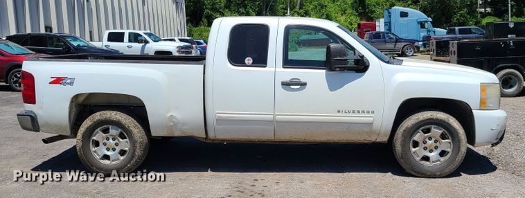 image for item EL9912 2010 Chevrolet Silverado 1500  Ext. Cab pickup truck