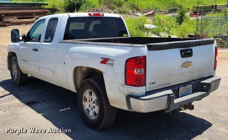 image for item EL9912 2010 Chevrolet Silverado 1500  Ext. Cab pickup truck