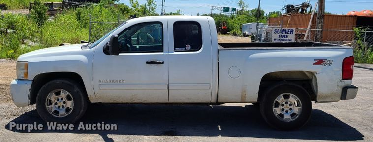 image for item EL9912 2010 Chevrolet Silverado 1500  Ext. Cab pickup truck