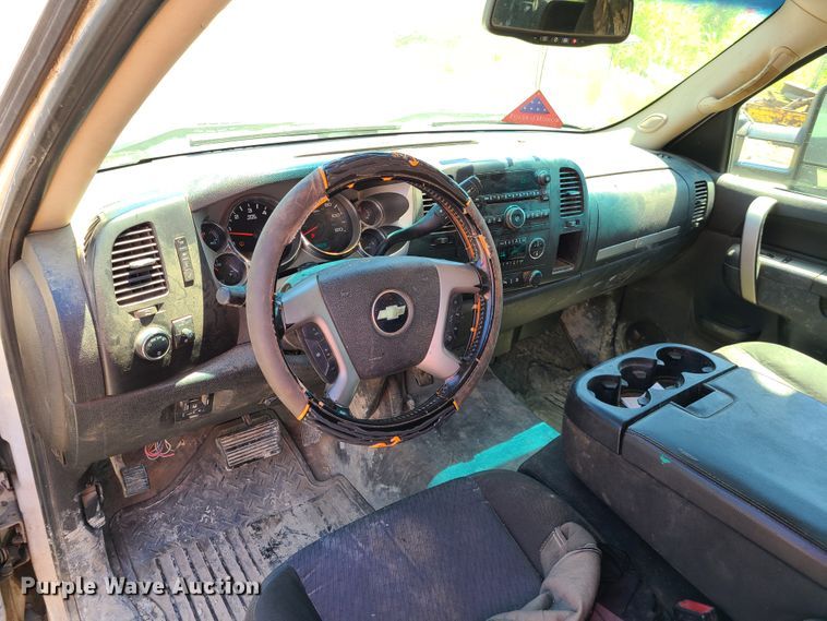 image for item EL9912 2010 Chevrolet Silverado 1500  Ext. Cab pickup truck