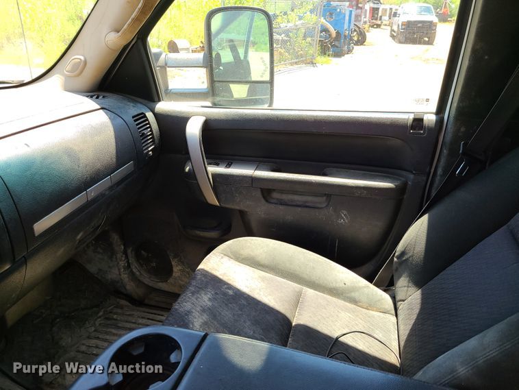 image for item EL9912 2010 Chevrolet Silverado 1500  Ext. Cab pickup truck