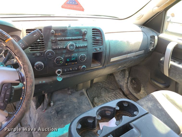 image for item EL9912 2010 Chevrolet Silverado 1500  Ext. Cab pickup truck