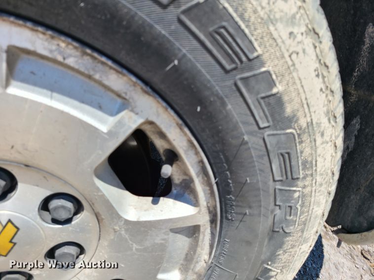 image for item EL9912 2010 Chevrolet Silverado 1500  Ext. Cab pickup truck