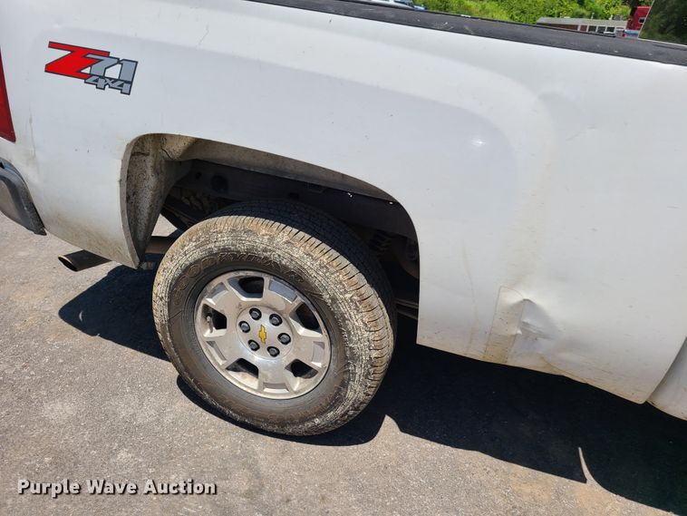 image for item EL9912 2010 Chevrolet Silverado 1500  Ext. Cab pickup truck