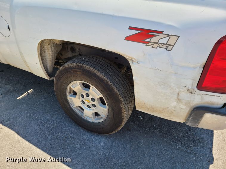 image for item EL9912 2010 Chevrolet Silverado 1500  Ext. Cab pickup truck