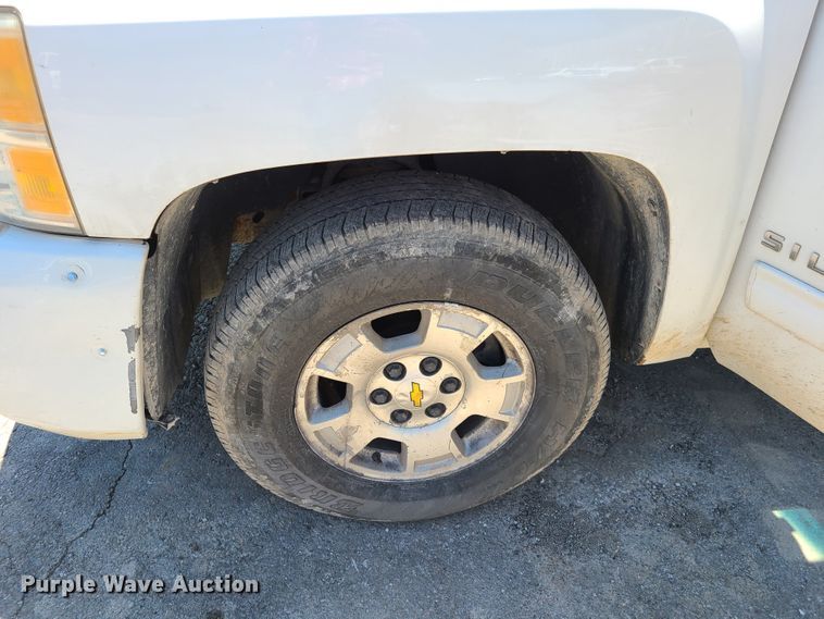 image for item EL9912 2010 Chevrolet Silverado 1500  Ext. Cab pickup truck