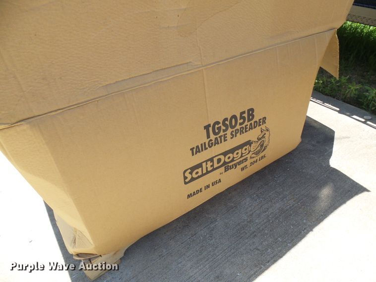 image for item EP9867 Buyers Salt Dawg TGS065B end gate spreader