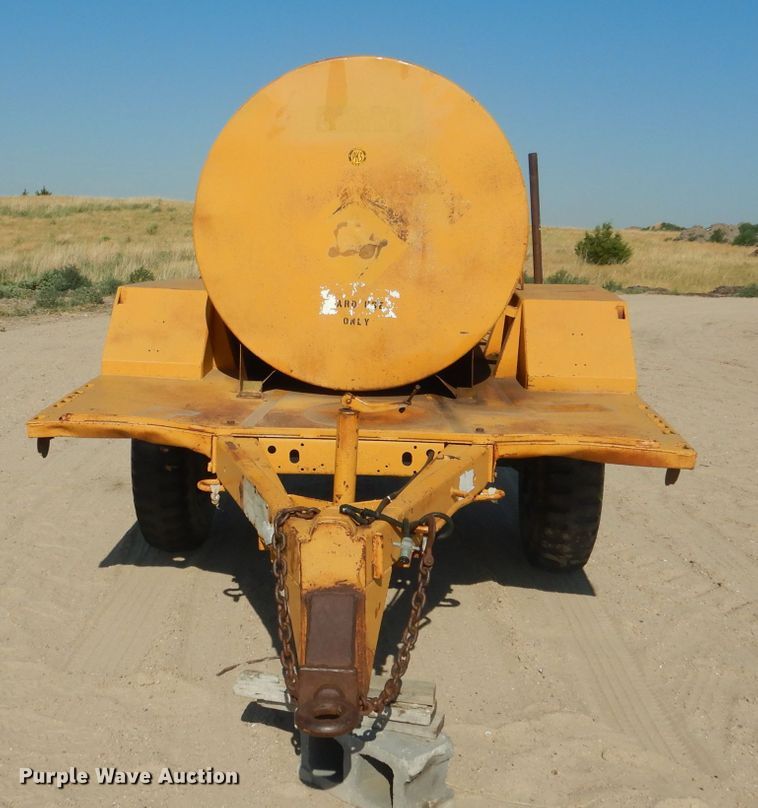 image for item FA9367 Fuel tank trailer