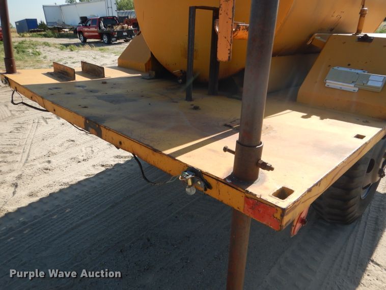 image for item FA9367 Fuel tank trailer