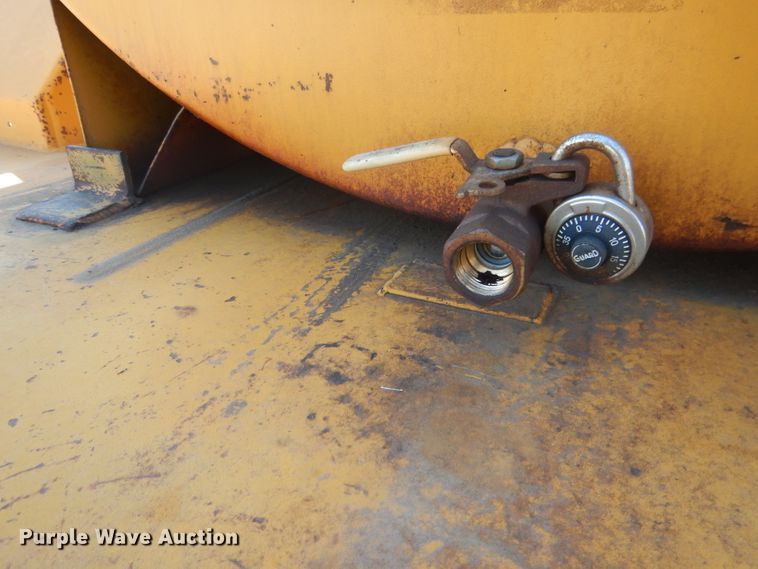 image for item FA9367 Fuel tank trailer