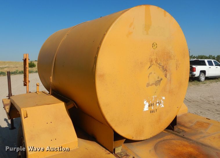 image for item FA9367 Fuel tank trailer