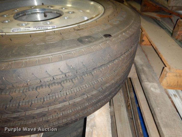 image for item FA9389 (2) Michelin 295/60R22.5 tires and wheels