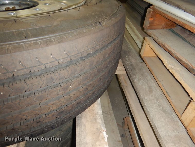 image for item FA9389 (2) Michelin 295/60R22.5 tires and wheels