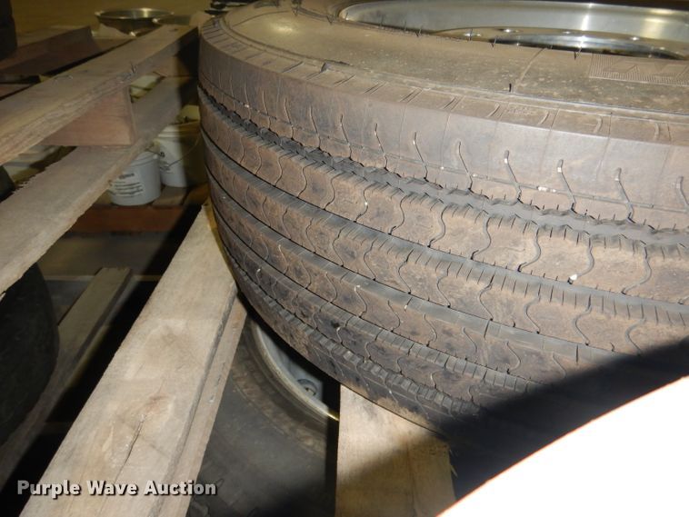 image for item FA9389 (2) Michelin 295/60R22.5 tires and wheels