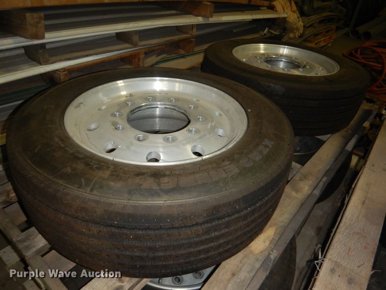 image for item FA9389 (2) Michelin 295/60R22.5 tires and wheels