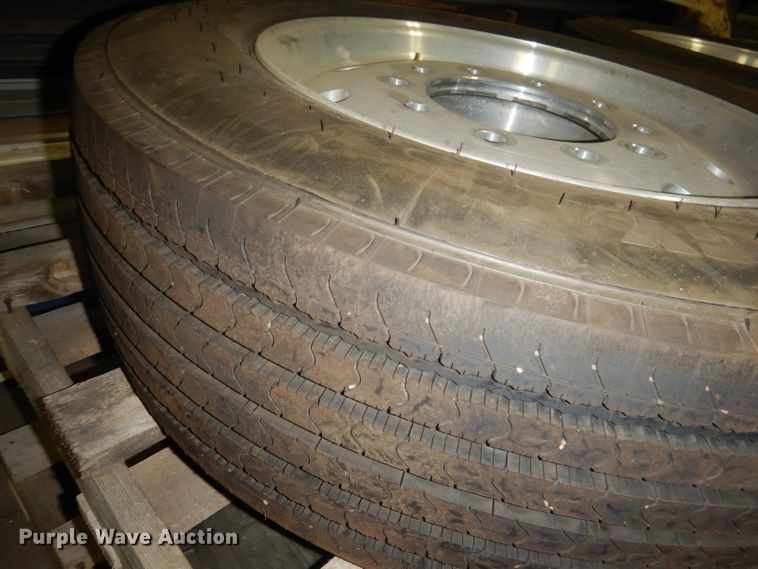 image for item FA9389 (2) Michelin 295/60R22.5 tires and wheels