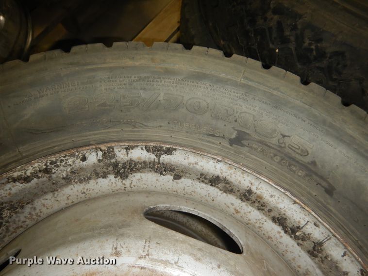 image for item FA9392 (4) Hankook 225/70R19.5 tires and wheels